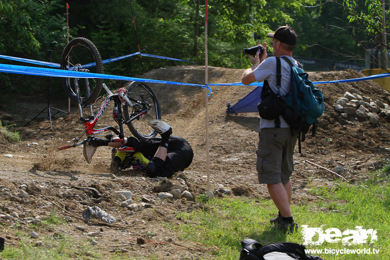 khs ' logan bingelli takes a tumble at the US OPEN 2011